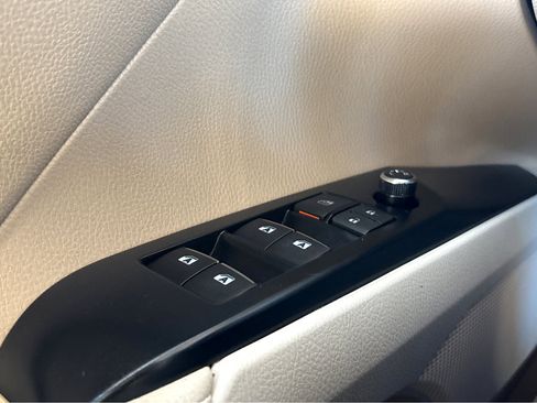 Used 2019 Toyota Camry Hybrid image 21