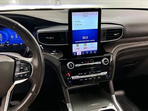 Used 2022 Ford Explorer Platinum w/ Technology Package image 9