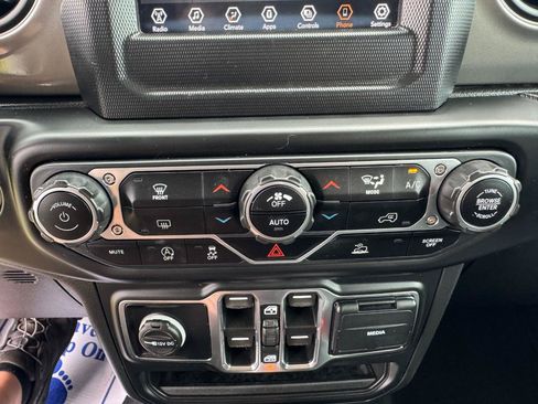 Used 2021 Jeep Gladiator Sport AWD/4WD image 39