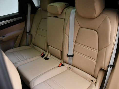 Used 2022 Porsche Cayenne Platinum Edition image 45