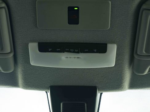 Used 2023 Nissan Kicks SR w/ SR Premium Package FWD image 32