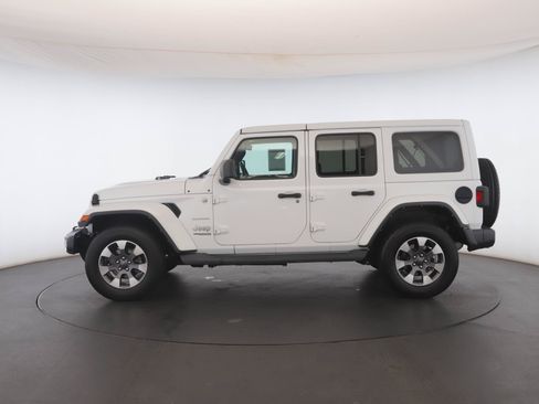 Used 2022 Jeep Wrangler Unlimited Sahara w/ Cold Weather Group AWD/4WD image 19