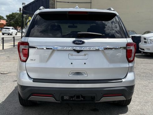 Used 2019 Ford Explorer XLT w/ Equipment Group 202A image 6