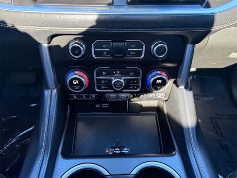 Used 2022 GMC Yukon SLT w/ SLT Premium Package image 19
