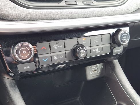 Used 2025 Jeep Compass Latitude AWD/4WD image 29