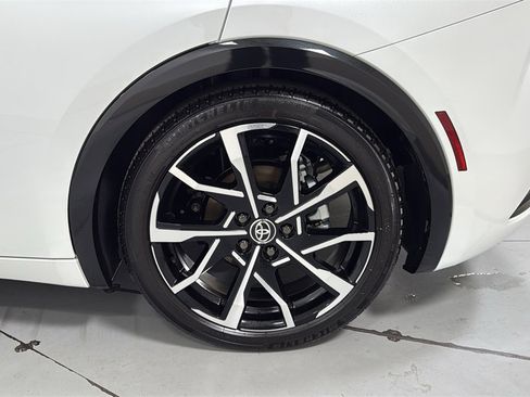 Certified 2025 Toyota Prius Plug-In Hybrid image 23