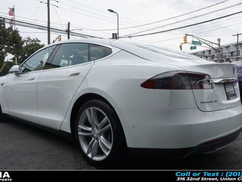 Used 2016 Tesla Model S 70D image 5