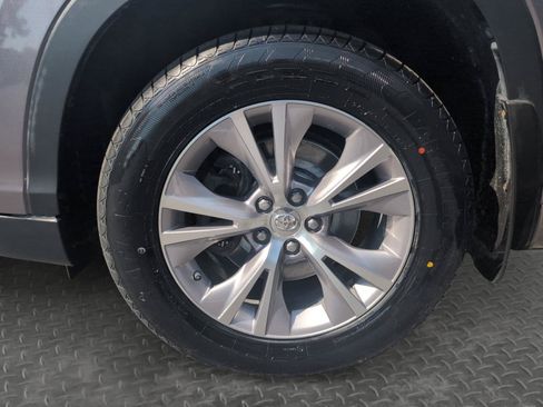 Used 2015 Toyota Highlander XLE AWD/4WD image 31