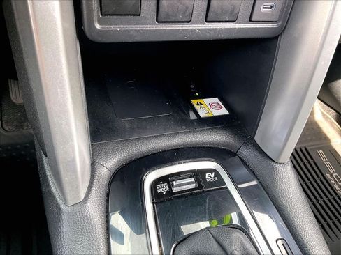 Used 2023 Toyota Corolla Cross AWD Hybrid image 32
