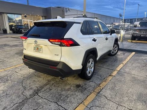 Used 2019 Toyota RAV4 XLE FWD image 4