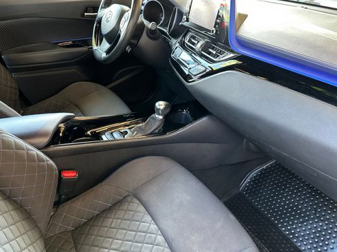 Used 2022 Toyota C-HR XLE FWD image 16