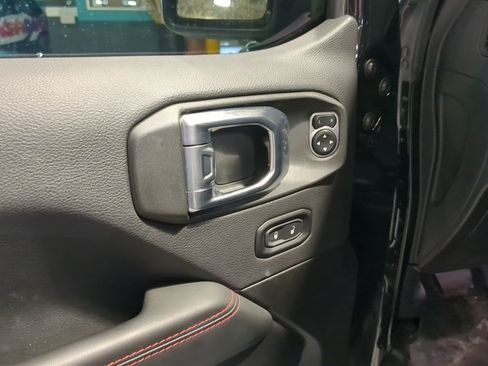 Used 2025 Jeep Wrangler Unlimited Rubicon w/ XTREMEE 35" Tire Package image 16