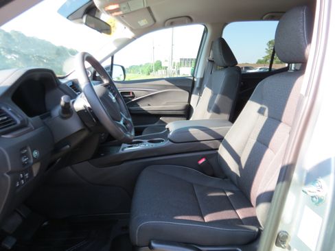 Used 2025 Honda Ridgeline Sport image 16