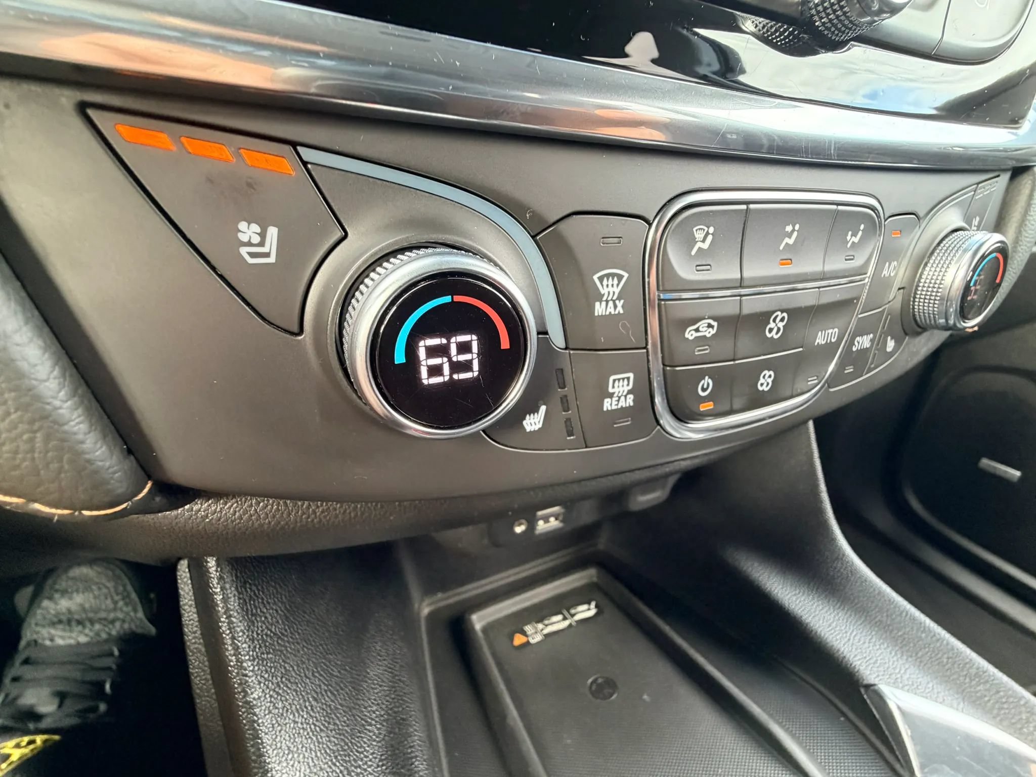 Used 2021 Chevrolet Traverse Premier w/ Redline Edition AWD/4WD image 20