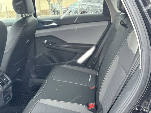 Used 2024 Volkswagen Taos SE image 29