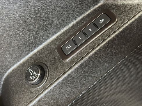 Used 2019 Chevrolet Equinox Premier image 13