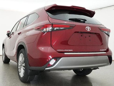 New 2026 Toyota Highlander Platinum image 22