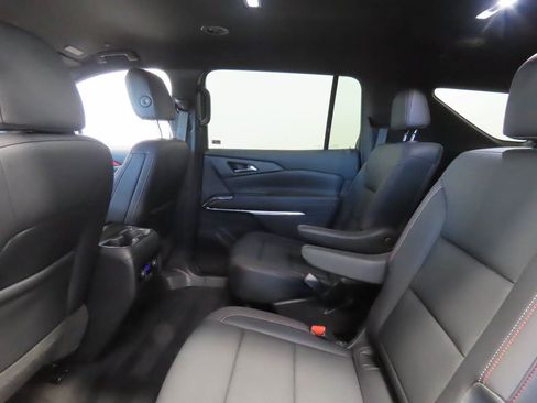 Used 2025 Chevrolet Traverse Z71 AWD/4WD image 16