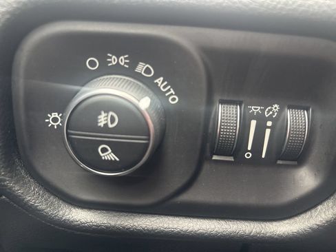 Used 2022 RAM 1500 Laramie AWD/4WD image 18
