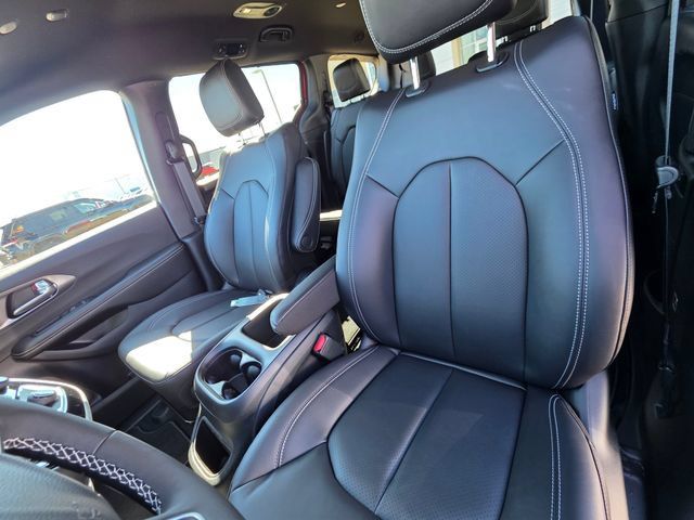 New 2026 Chrysler Pacifica Select AWD/4WD image 24