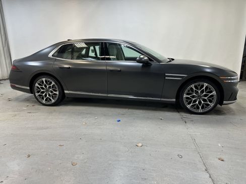 New 2024 Genesis G90 3.5T image 3