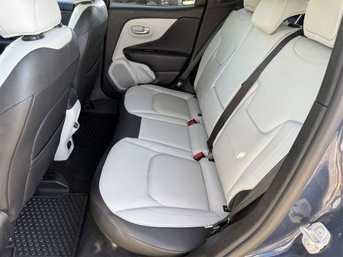 Used 2022 Jeep Renegade Limited image 33