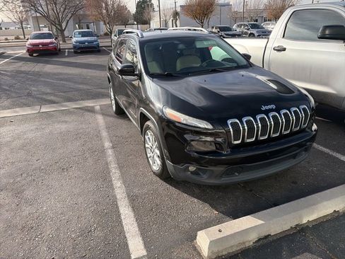 Used 2016 Jeep Cherokee Latitude w/ Comfort & Sound Group image 3