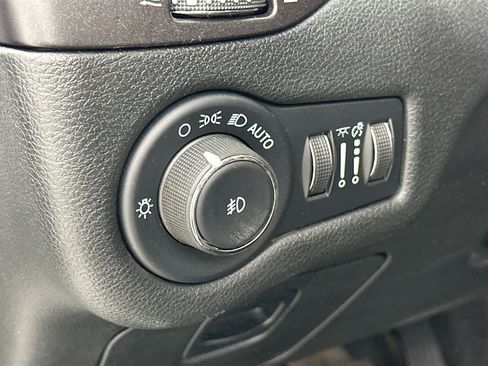 Used 2022 Jeep Cherokee Trailhawk AWD/4WD image 10