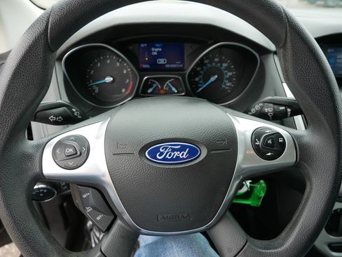 Used 2014 Ford Focus SE w/ SE Winter Package FWD image 25