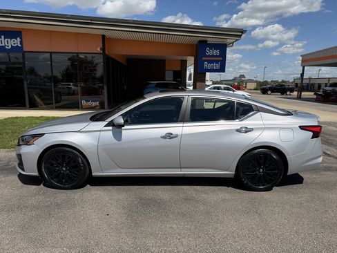 Used 2025 Nissan Altima 2.5 SV w/ SV Special Edition Package FWD image 2