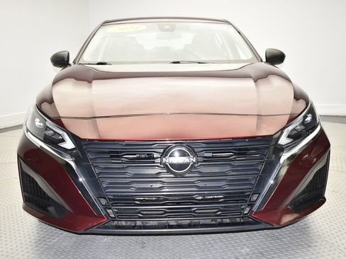 Used 2024 Nissan Altima 2.5 SV FWD image 2