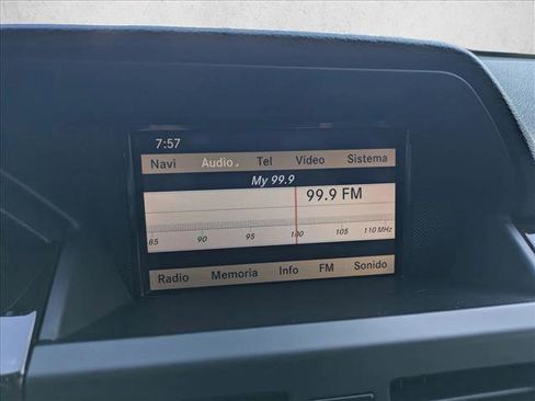 Used 2011 Mercedes-Benz GLK 350 4MATIC image 11