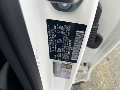 Used 2025 Kia Sportage LX image 9