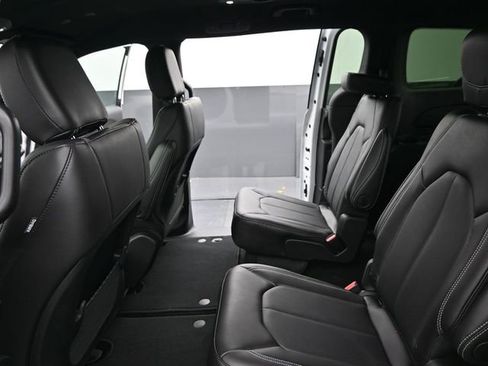 New 2026 Chrysler Voyager LX image 14
