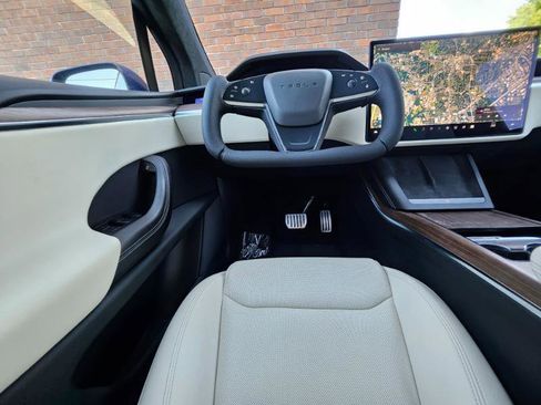 Used 2023 Tesla Model X image 5