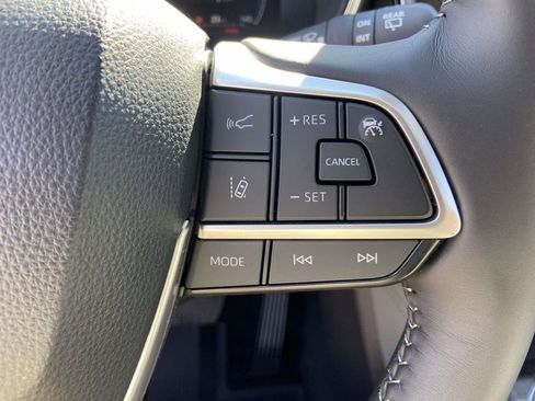Used 2026 Toyota Highlander Limited AWD/4WD image 35