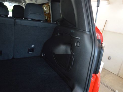 Used 2023 Jeep Renegade Latitude AWD/4WD image 19