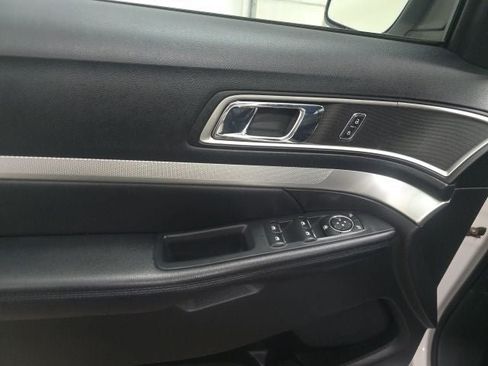 Used 2017 Ford Explorer XLT w/ Equipment Group 202A AWD/4WD image 20