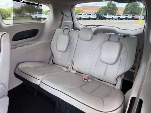 Used 2019 Chrysler Pacifica Limited FWD image 13