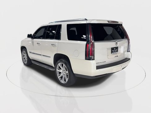Used 2015 Cadillac Escalade Luxury image 9