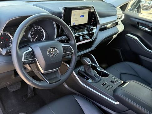 Used 2026 Toyota Highlander XLE AWD/4WD image 10