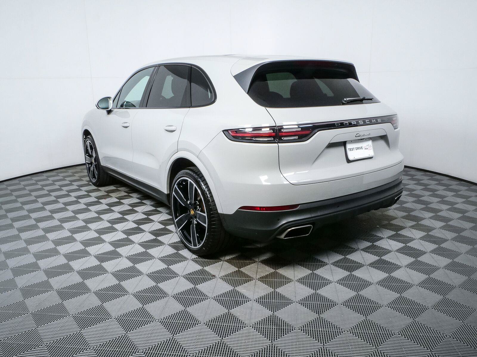 Certified 2023 Porsche Cayenne AWD/4WD image 3