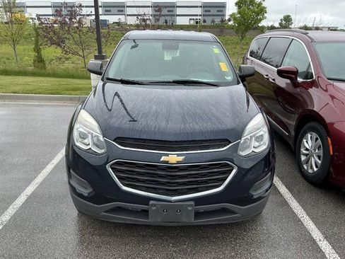 Used 2017 Chevrolet Equinox LS FWD image 2