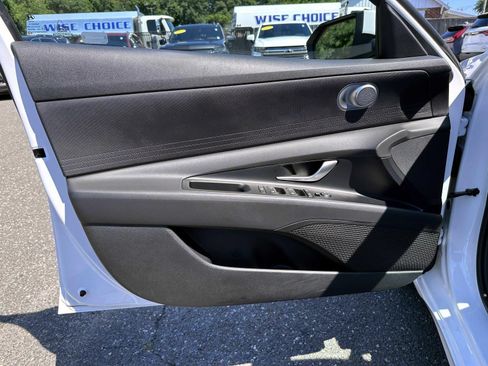 Used 2023 Hyundai Elantra SEL FWD image 8