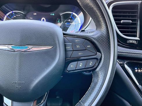 Used 2021 Chrysler Pacifica Limited w/ Uconnect Theater Family Group FWD image 7