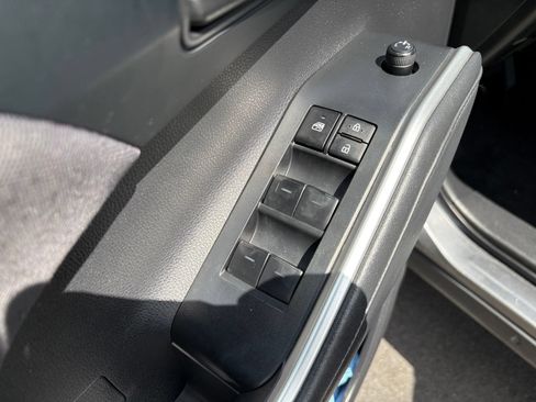 Used 2022 Toyota Highlander LE FWD image 24