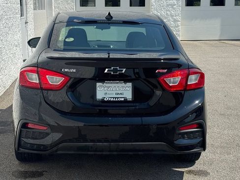 Used 2019 Chevrolet Cruze LT w/ Convenience Package FWD image 4