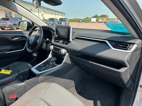 Used 2025 Toyota RAV4 XLE AWD/4WD image 30