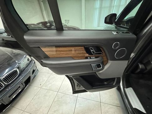 Used 2019 Land Rover Range Rover HSE AWD/4WD image 16
