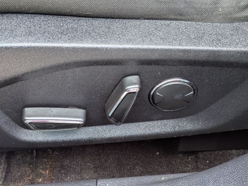 Used 2020 Ford Fusion SE FWD image 16